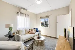 Cute & Cheerful! Close to CBD & Gorgeous Parkland! - Finnie