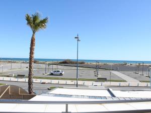 Studio en Front de Mer à Saint-Pierre-la-Mer avec Loggia - 100m de la Plage, 200m du Centre - FR-1-229D-61