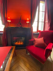 B&B / Chambres d'hotes Demeure Saint Louis Historic manor, City 700m, parking,A C,Clim,WIFI, heated pool, city view : photos des chambres