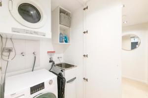 Lady of the Lagoon Spacious Waterfront Luxury