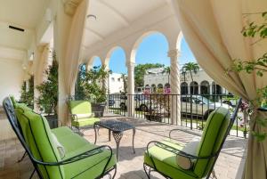 Renovated studio in the heart of Palm Beach - free parking, security box