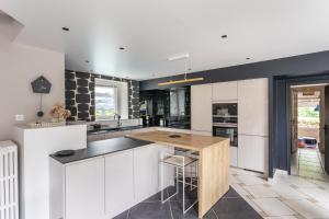 LA VILLA DU GOLF - avec piscine couverte chauffée et jacuzzi