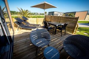 Campings M&V Resort Camping : Chambre Deluxe