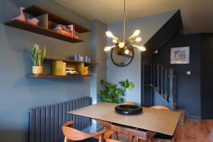 Castle Townhouse Kenilworth - Private Parking - 24 Hr Gym Access - Town Centre