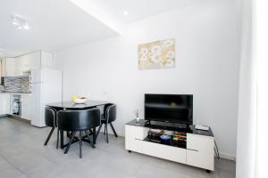 103 Parque Santiago II Pool View