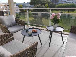 Appartements Appartement avec grande terrasse dans un magnifique parc a 5 minutes de la plage : photos des chambres