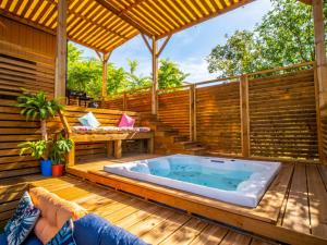 Campings Camping Hotel Les Rives du Loup : photos des chambres