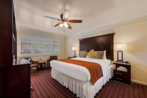 King Room - Non-Smoking room in Carmel Oaks - Clarion Collection - Carmel By The Sea