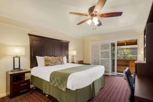King Room - Non Smoking room in Carmel Oaks - Clarion Collection - Carmel By The Sea