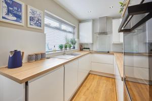 Host & Stay - Ebb Tide