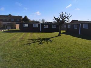 26, Two bed chalet on Bermuda holiday park, Hemsby - Sleeps 5, bed linen and towels included - with onsite entertainment and more options close by