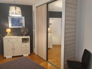 Sejours chez l'habitant Appartement centre-ville proche lac et thermes : photos des chambres