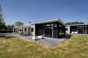 Recreatiepark Jachthaven De Veerstal Lathum - Luxe Chalet