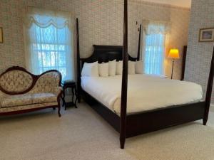Deluxe Double or Twin Room room in Central House Inn