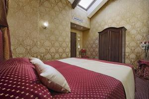 Small Double Room room in Hotel Pausania