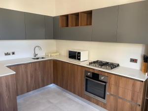 Sliema Central 2-Bedroom on a Quiet Street, Near Valletta by Malta Weekend