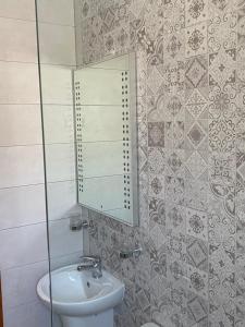 Sliema Central 2-Bedroom on a Quiet Street, Near Valletta by Malta Weekend