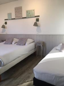 Hotels Amadour Hotel : Chambre Triple avec Terrasse