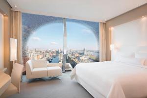 Premium City, Guest room, 1 King, Hafencity/Water view, Skyline view room in The Westin Hamburg