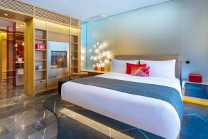 Cozy Room, Guest room, 1 King, No view, Fireplace, Balcony room in W Verbier