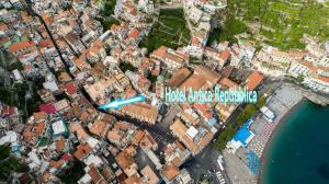 Hotel Antica Repubblica in Amalfi center at 100mt from the sea with payment parking