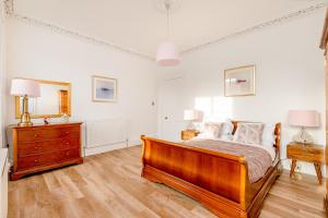 Heart of Edinburgh City Centre 3 Bed Georgian Apt