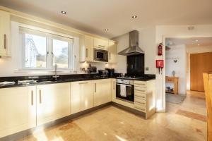 Trewhiddle Retreat V24 by Together Travel - Luxury 4-Bedroom Villa