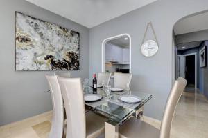 Stylish Penthouse Duplex at Matchroom Country Club