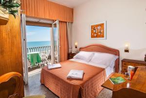 Triple Room with View room in Hotel Dea