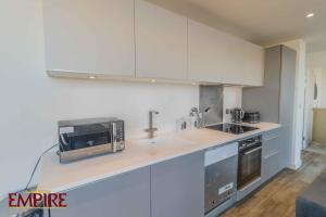 Stylish 2 Bed Apartment on Broad Street!