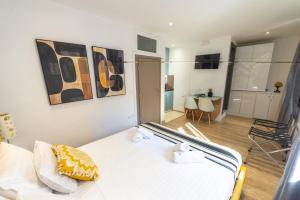 Summer Me - Corfu Downtown Studios