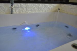 Queen Suite with Spa Bath room in Navona Nice Room