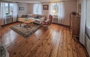 Beautiful Home In Vena With Wifi