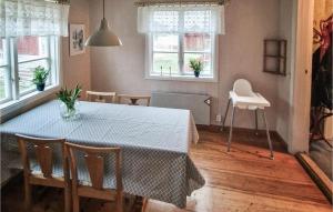 Beautiful Home In Vena With Wifi