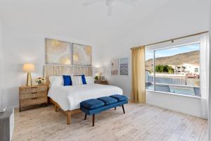 Waterside - Lavish Lakeside Property with Heated Pool and Pontoon Boat