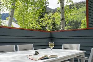 Space for All! Close to Lift 7, Fireplace, Hot Tub condo