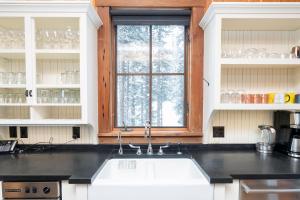 Back Door Ski In Out - Fireplace, Hot Tub, Huge Views - Alpine Luxury at Copper Hollow home