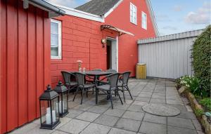 2 Bedroom Nice Apartment In Nexø