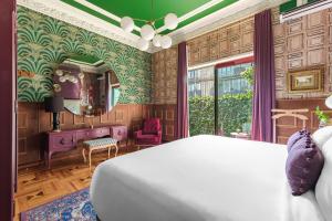 Pug Seal Polanco Anatole France