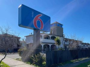 Motel 6 Richmond CA Civic Center