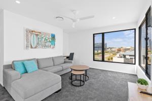 4 Bedroom Home in Pelican Waters with Heated Inground Pool