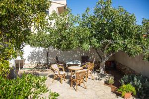 Apartments by the sea Milna, Vis - 8895