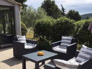 Villas Charming holiday home with private pool : photos des chambres
