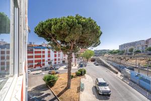 Two bedroom apartment close to train station by Lisbon with Sintra