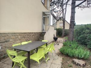Maisons de vacances Maison Jullouville, 5 pieces, 9 personnes - FR-1-361-15 : photos des chambres