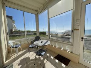 Appartement en duplex à 50m de la plage avec jardin privatif et proche commerces à Jullouville - FR-1-361-48