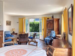 Maisons de vacances Maison Plain-Pied avec Jardin, 500m Plage, 3 Ch, 6 Pers, WiFi, Stationnement, Proche Mont-Saint-Michel - FR-1-361-160 : photos des chambres