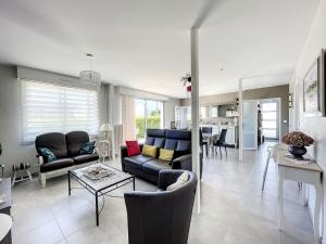 Maison 3 chambres à 100m de la plage avec grande terrasse, jardin clos et parking - Jullouville - FR-1-361-429