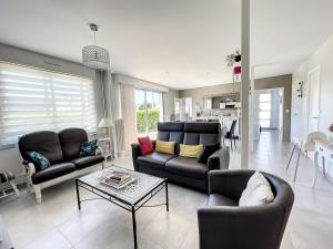 Maison 3 chambres à 100m de la plage avec grande terrasse, jardin clos et parking - Jullouville - FR-1-361-429