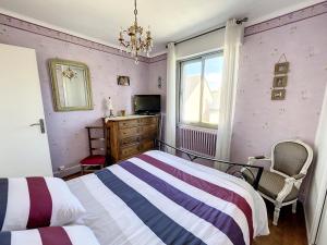 Maisons de vacances Maison Jullouville, 5 pieces, 6 personnes - FR-1-361-429 : photos des chambres